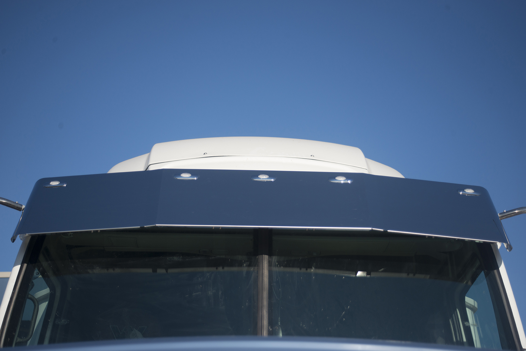 Sunvisor – 5700XE Stratosphere Roof image