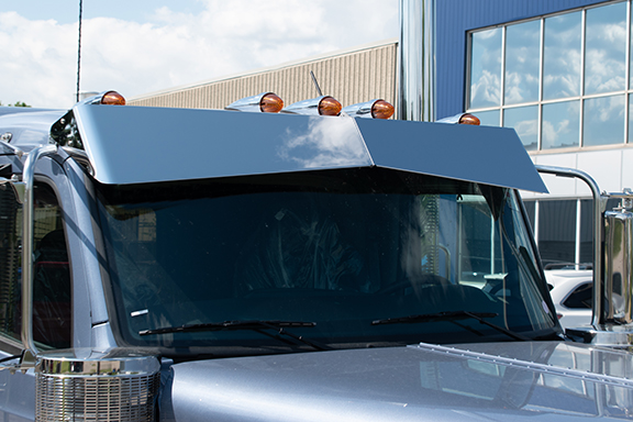 PETERBILT 589 LOW ROOF – STRAIGHT TOP BOWTIE SUNVISOR image